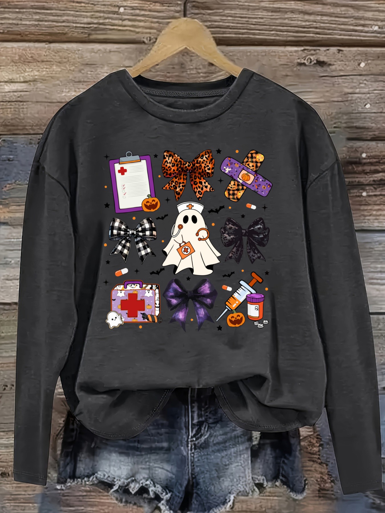 レディースカジュアル長袖クルーネックTシャツ、ハロウィンナー - Halloween Costume Adult のレビューと価格